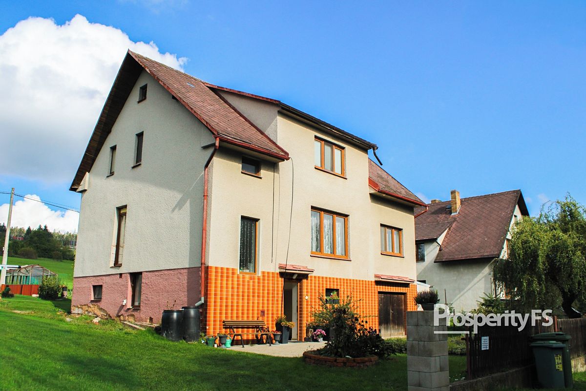 Prodej rodinného domu 206 m², pozemek 1159 m²